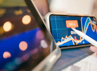 متداول في أسواق متعددة يراجع خيارات Bitcoin وEthereum والفوركس
